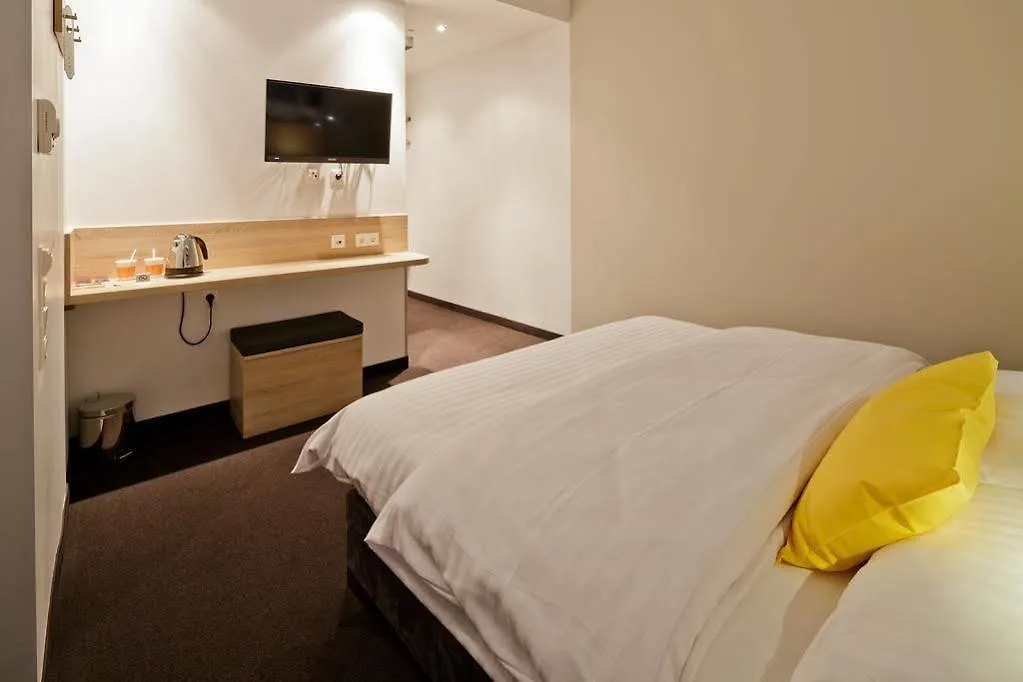B&B Hotel Muenchen-Olympiapark  Munich